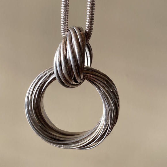 MarlaWynne MultiRing Pendant Necklace Silvertone - Picture 3 of 5